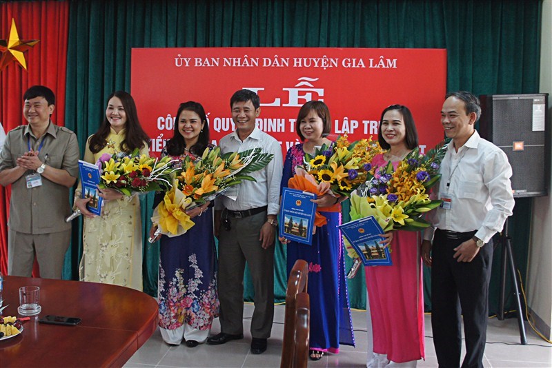 Lễ Công bố quyết định thành lập Trường Tiểu học Cao Bá Quát và Trường THCS Cao Bá Quát.